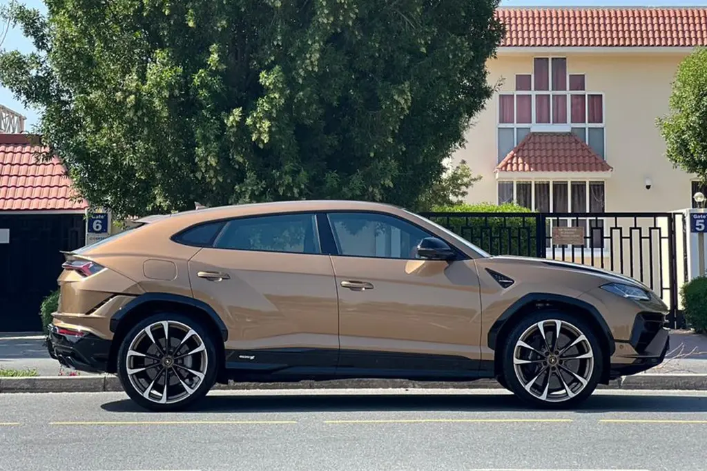 Lamborghini urus S 2024 (2).webp