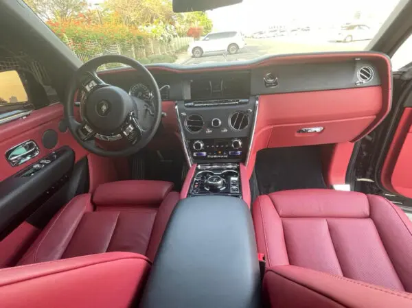 Rolls Royce Cullinan (13).webp